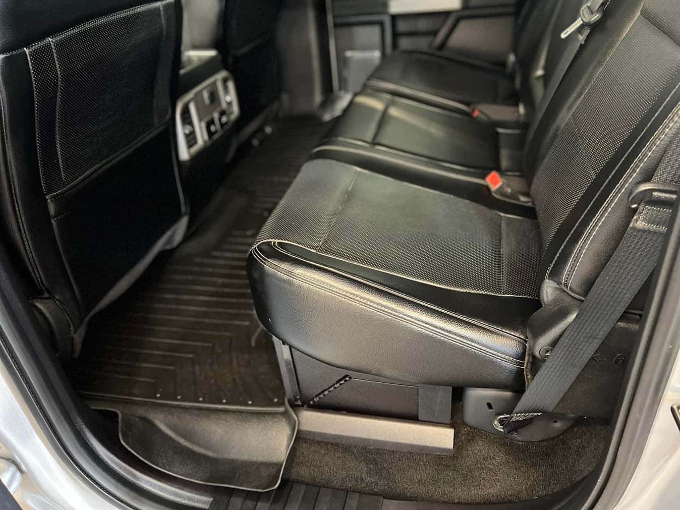 Home 16 Clean black leather rear seats
